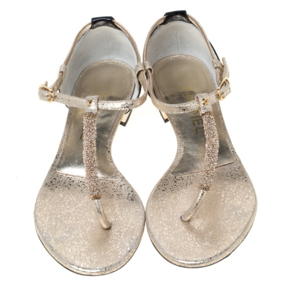 CHANEL Sandales 36 Chanel Cuir Doré Patent Leather and Bead Sandals
